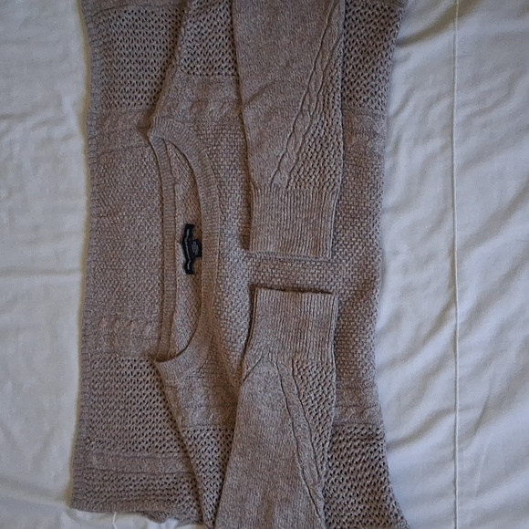 American Eagle Outfitters Sweater - Picture 4 of 4